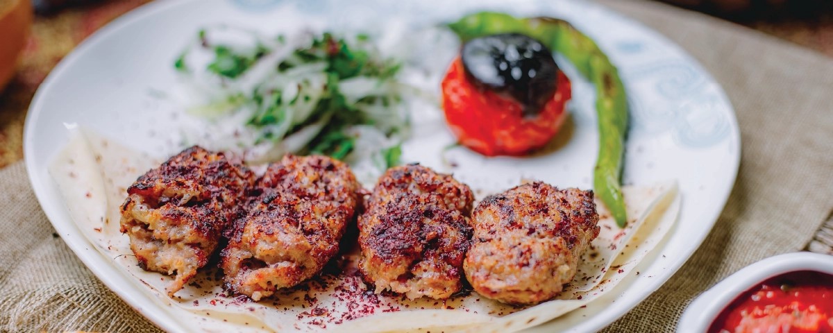 Antalya'nın Sevilen Lezzeti: Köfte Piyaz